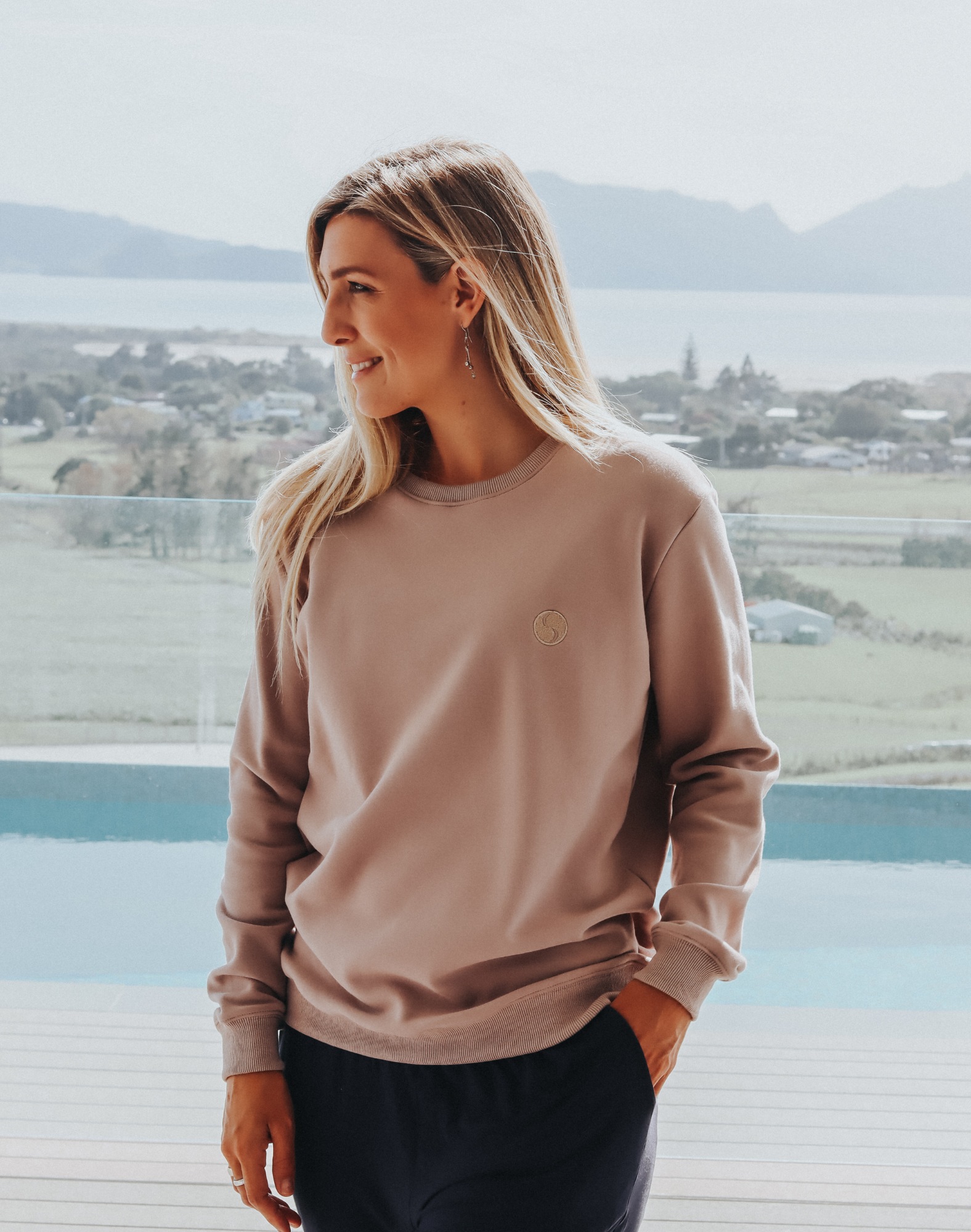 Active mother wearing matching grey women&#39;s crew sweatshirt
